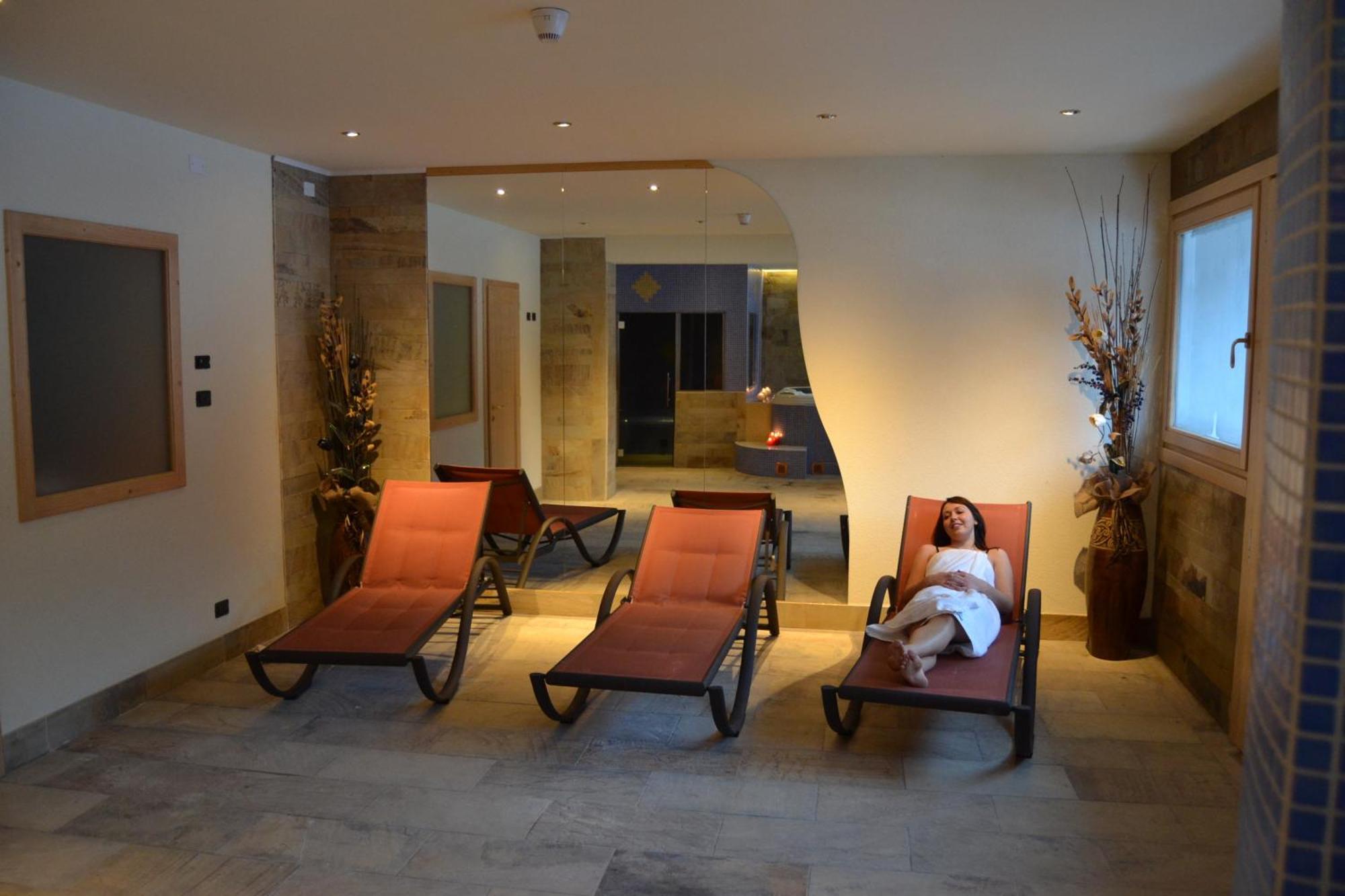 Park Hotel Bellevue Dimaro Exterior photo