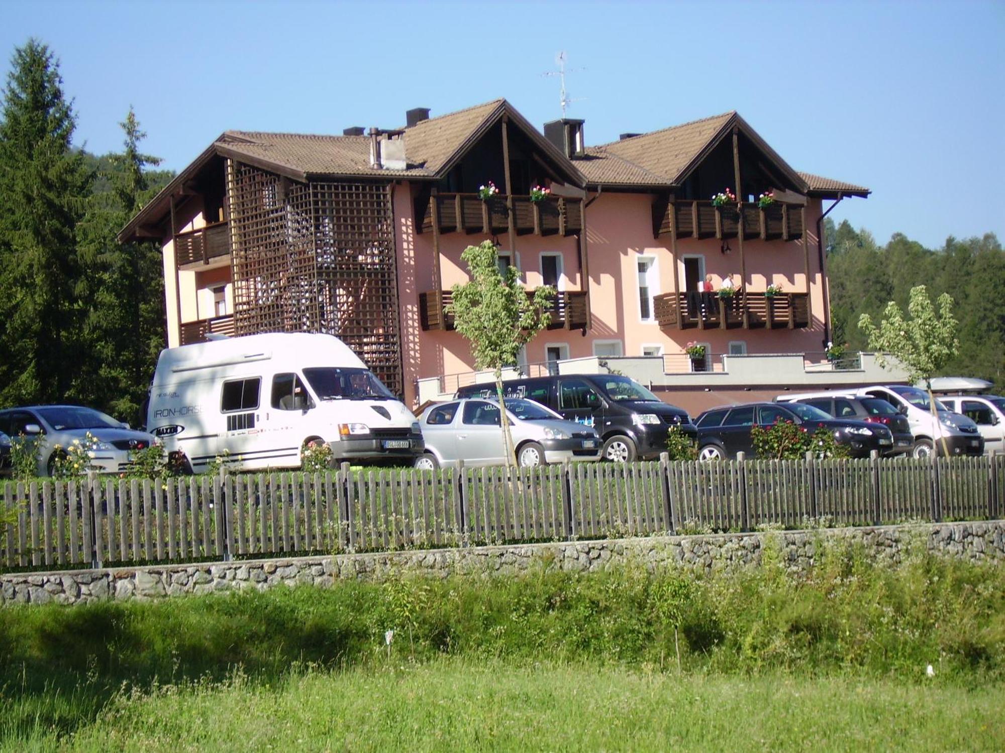 Park Hotel Bellevue Dimaro Exterior photo