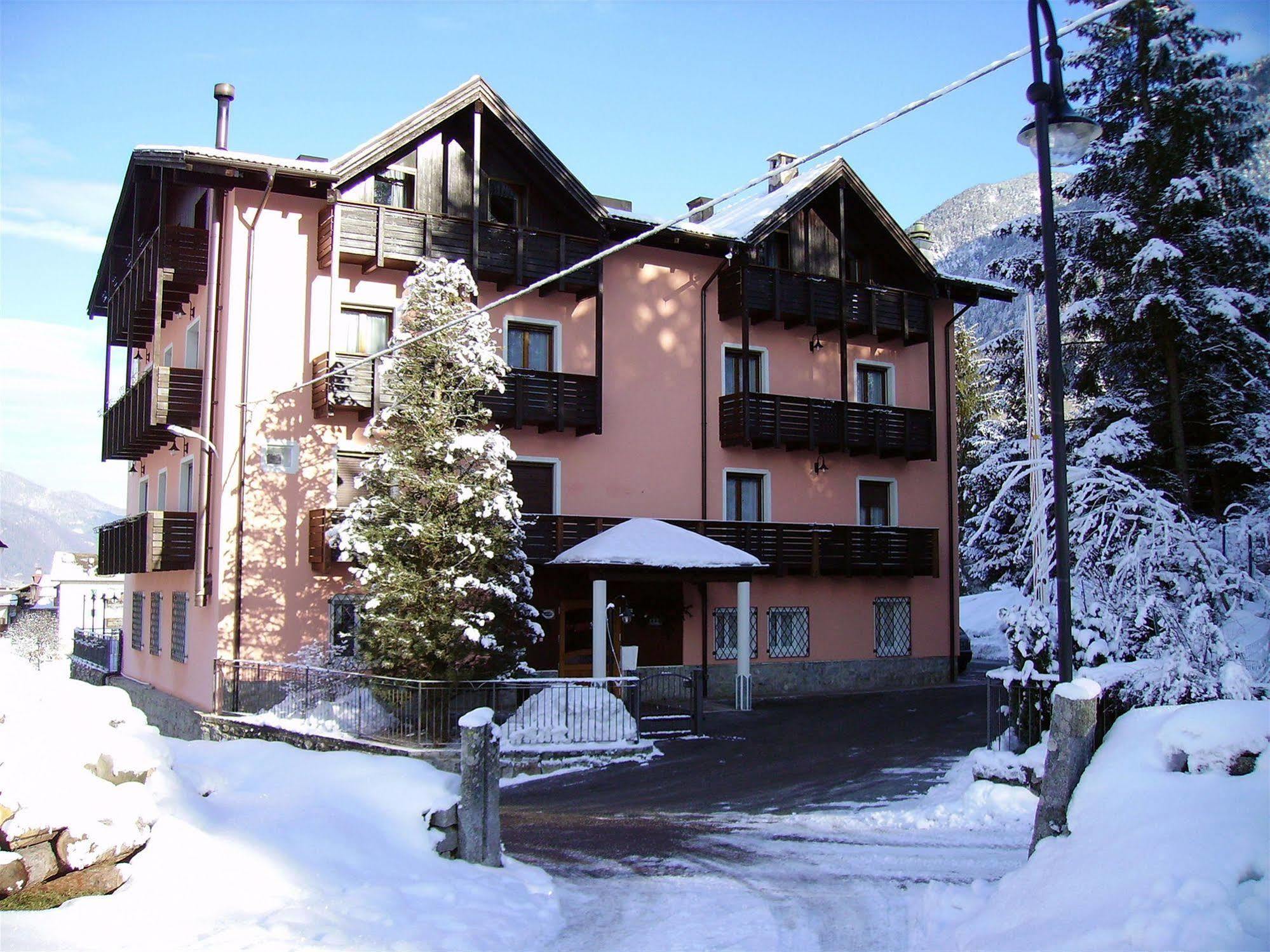 Park Hotel Bellevue Dimaro Exterior photo