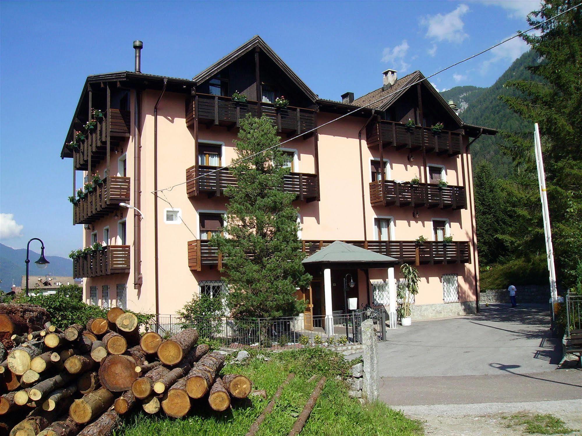 Park Hotel Bellevue Dimaro Exterior photo